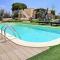 Superior villa with private pool 2km from the sea