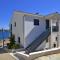 Luxury Sunrise Jacuzzi Apts, 50 m from the beach