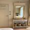 Walcot Yard with parking, Bath Keys