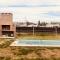 Casa con pileta y parrilla en barrio privado, 2 dormitorios - Хенераль-Рока