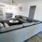 Walk to the Beach-Sleeps 10 and Golfcart