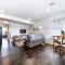 Stunning Modern Suite - King Bed - Free Parking & Netflix - Fast Wi-Fi - Long Stays Welcome