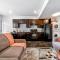 Stunning Modern Suite - King Bed - Free Parking & Netflix - Fast Wi-Fi - Long Stays Welcome