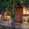 Stunning 2BR Cabin with Mountain Views - 韦恩斯维尔