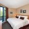 Foto: Greystone Lodge by Whistler Accommodation 43/122