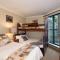 Foto: Greystone Lodge by Whistler Accommodation 52/122