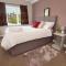 Cosy 3 bed with Parking- Family and Contractors