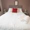 Cosy 3 bed with Parking- Family and Contractors