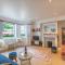 Seafront Apartment Private Garden & Free Parking