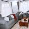 Cheerful 4-bedroom with pool