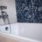 Cheerful 4-bedroom with pool