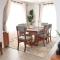 Cheerful 4-bedroom with pool