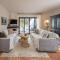Rooftop Jacuzzi! Country-style 4 Bedroom Cottage