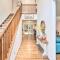 Hot Tub and Deck Gorgeous Retreat in Pocono Summit!