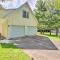 Hot Tub and Deck Gorgeous Retreat in Pocono Summit!
