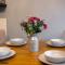 Stylish Central 2 Bedroom Apartment