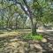 Buda Home with Deck and Fire Pit - 15 Mi to Austin! - 布达