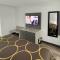 Super 8 by Wyndham Pigeon Forge Downtown - بيدجن فورج