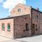 No1 Little Barrow Barns - Sleeps 10