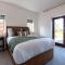 No1 Little Barrow Barns - Sleeps 10
