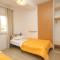 Apartments with a parking space Trget, Rasa - 7687 - Trget