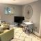 The Lodge Chester - luxury apartment for two, with free parking! - Hough Green