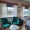 Grindavik Guesthouse self check in & out - غريندافيك