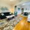 Stunning Bungalow next to UNC - Free Bikes!