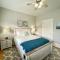 Stunning Bungalow next to UNC - Free Bikes!