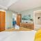 Vibrant Downtown Bungalow - Walk Everywhere!