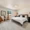 Modern Farmhouse Townhome - Great Central Location