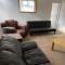 Spacious, Sleeps 17, 3 bathrooms, Parking, Mansfield