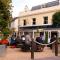 Elegant & spacious parkside 2-bedroom 2-bathroom flat in period building on Blackheath Common - private entrance, great Greenwich location, easy for O2 Arena and City! - 伦敦