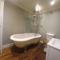 Elegant & spacious parkside 2-bedroom 2-bathroom flat in period building on Blackheath Common - private entrance, great Greenwich location, easy for O2 Arena and City! - 伦敦