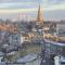 Elegant & spacious parkside 2-bedroom 2-bathroom flat in period building on Blackheath Common - private entrance, great Greenwich location, easy for O2 Arena and City! - 伦敦