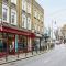 Elegant & spacious parkside 2-bedroom 2-bathroom flat in period building on Blackheath Common - private entrance, great Greenwich location, easy for O2 Arena and City! - 伦敦