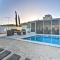 Canal-Front Bradenton Caribbean Retreat with Pool - 布雷登顿