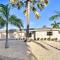 Canal-Front Bradenton Caribbean Retreat with Pool - 布雷登顿