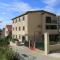 Apartments by the sea Komiza, Vis - 8860 - Комижа