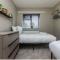 Cosy Home with Snug and Three Bedrooms Message us for Long Stay Prices - Nottingham