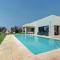 Modern 5-star villa with pool 1km from the sea