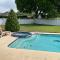 PRIVATE HOT TUB, POOL BBQ fenced retreat, a mile walk from beaches pet Friendly