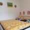 Ferienwohnung Schöne Wohnung 2d-Gebäude mit Mini-garten