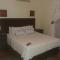 SHARONS GUESTHOUSE - Mogwase