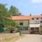 Studio Cres 7984a