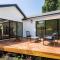 Modern Bungalow with a Pool in Larchmont Village - Los Angeles