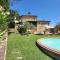 Luxury Tuscan Farm Stay, 1 bedroom with a pool