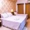 Ellus Hotel