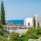 Boutique seafront apartment