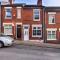 Whitmore House By RMR Accommodations - Newly Refurbed - Modern - Parking - Central - Stoke-on-Trent